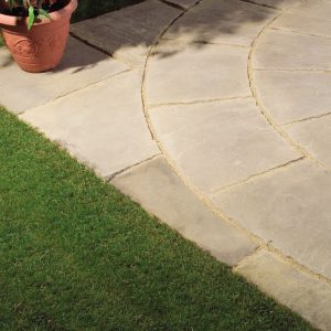 Thakeham flag stone paving circle