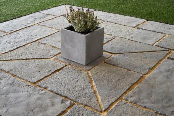Thakeham Sovereign York paving square pot