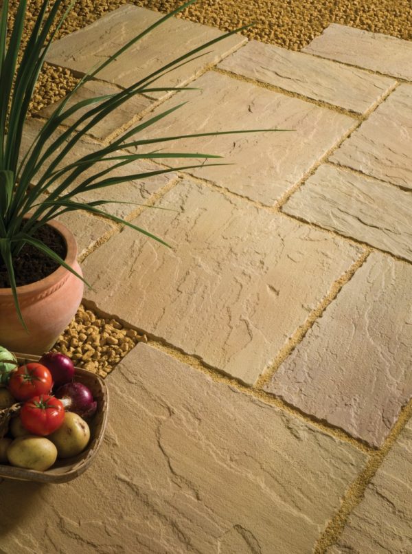 Flagstone old cotswold paving display