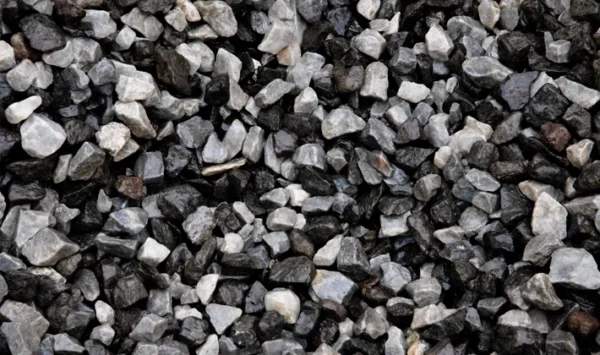 14/20mm Black Ice Chippings wet