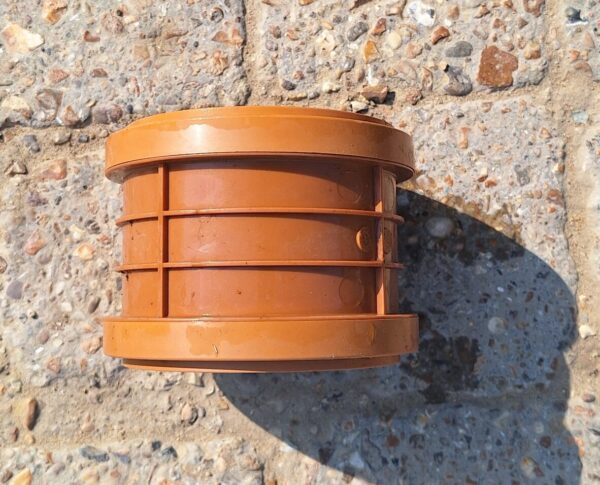 A double socket connector for 110mm underground pipe